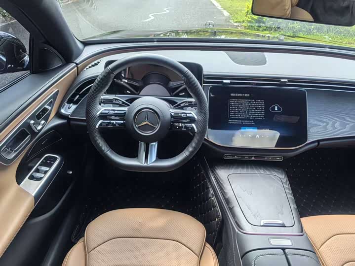 Фото 16 - Mercedes-Benz E-Class