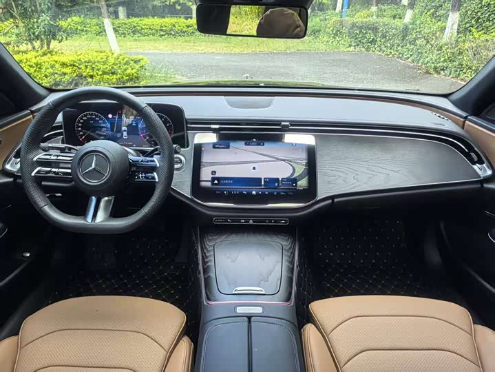 Фото 17 - Mercedes-Benz E-Class