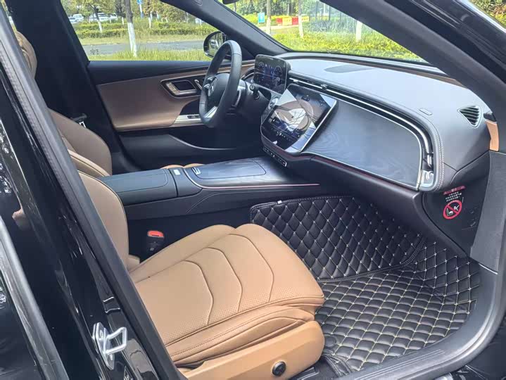 Фото 18 - Mercedes-Benz E-Class