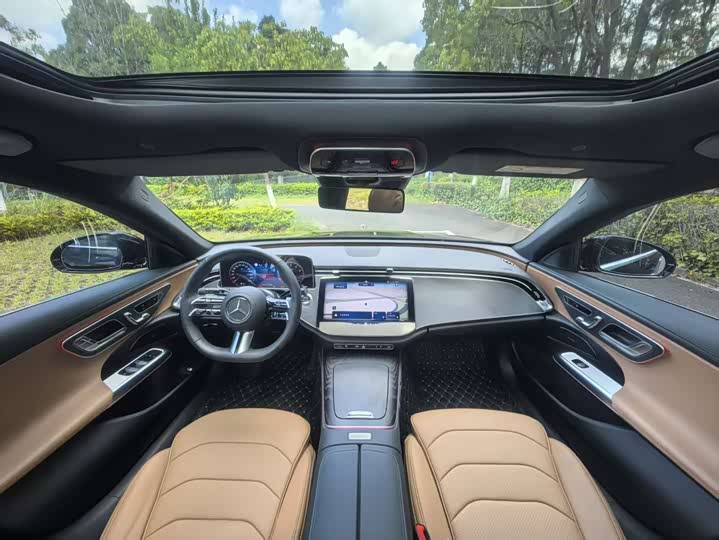 Фото 19 - Mercedes-Benz E-Class