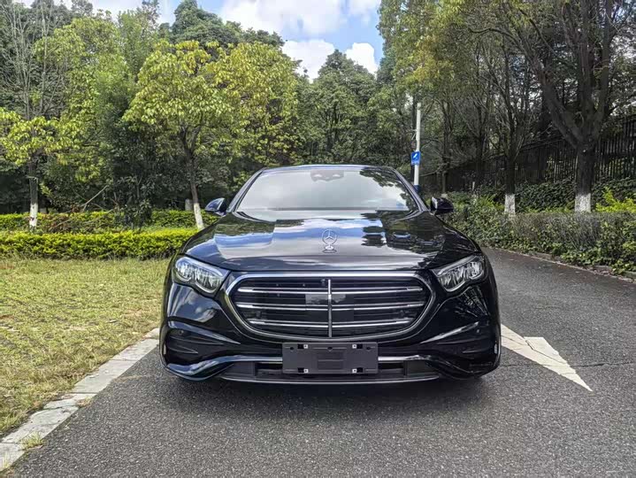 Фото 2 - Mercedes-Benz E-Class