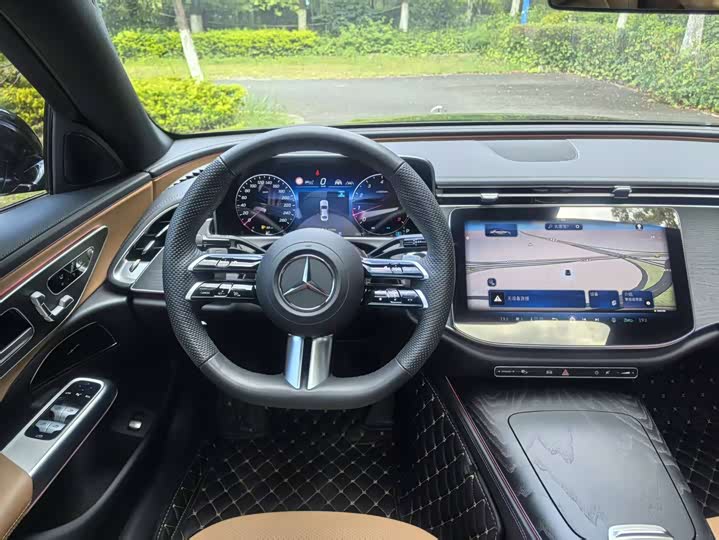 Фото 21 - Mercedes-Benz E-Class