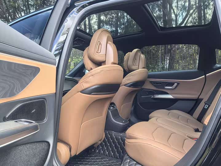 Фото 24 - Mercedes-Benz E-Class