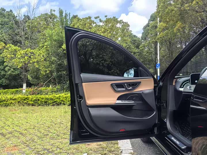 Фото 25 - Mercedes-Benz E-Class