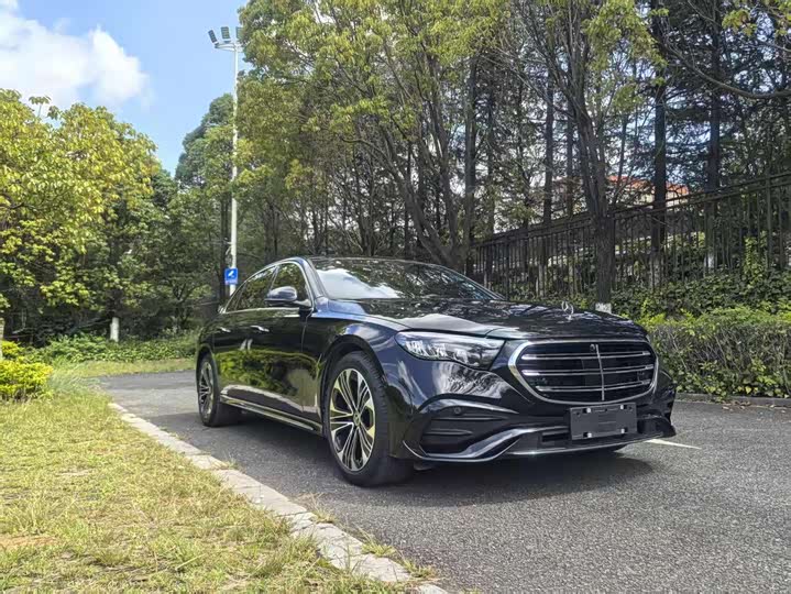 Фото 3 - Mercedes-Benz E-Class