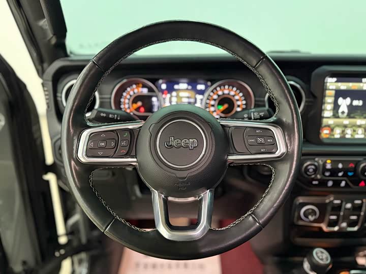 Фото 10 - Jeep Gladiator