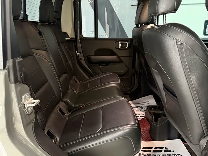 Фото 12 - Jeep Gladiator