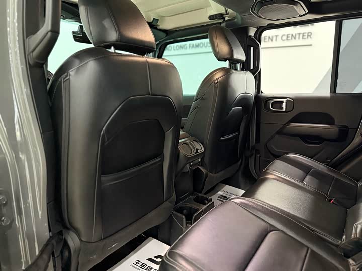 Фото 13 - Jeep Gladiator