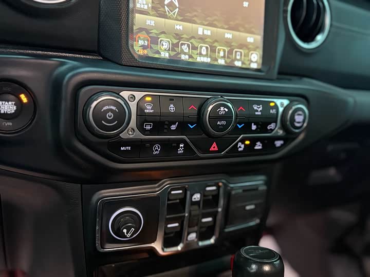 Фото 14 - Jeep Gladiator