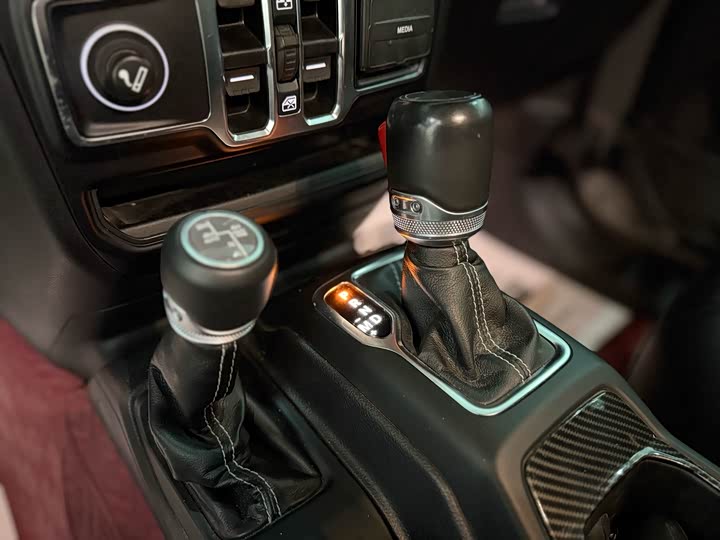 Фото 15 - Jeep Gladiator