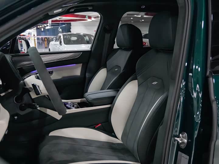 Фото 14 - Bentley Bentayga