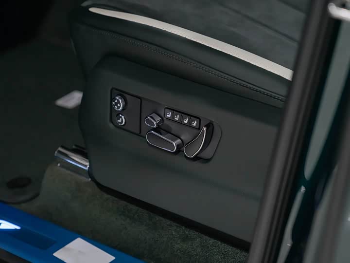 Фото 16 - Bentley Bentayga