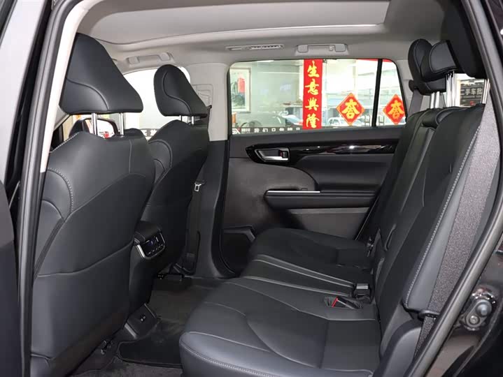 Фото 10 - Toyota Highlander