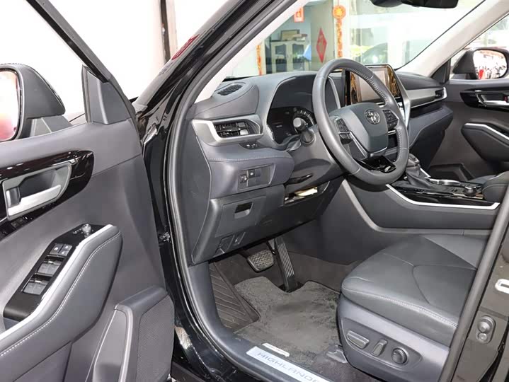 Фото 8 - Toyota Highlander