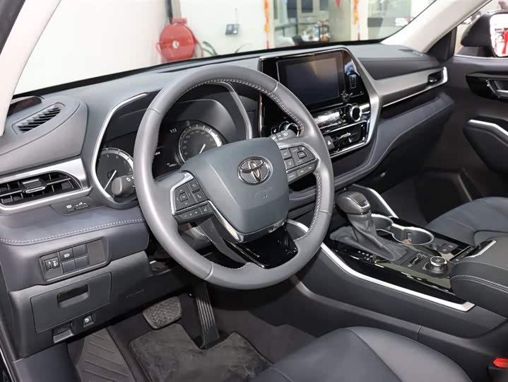 Фото 9 - Toyota Highlander