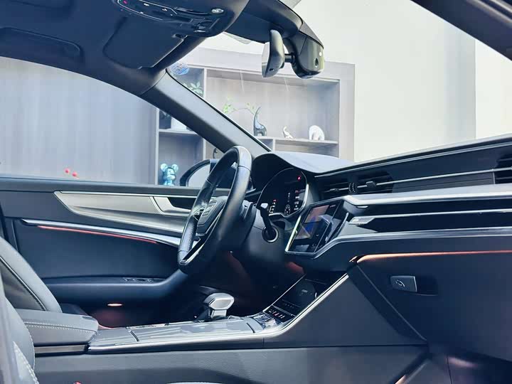 Фото 6 - Audi A6L