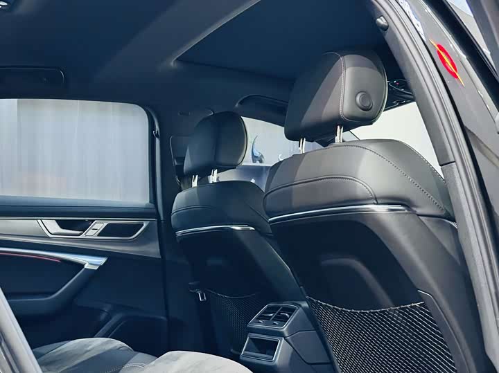 Фото 8 - Audi A6L