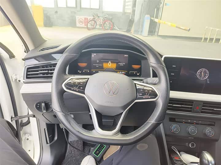 Фото 11 - Volkswagen Tiguan L Pro