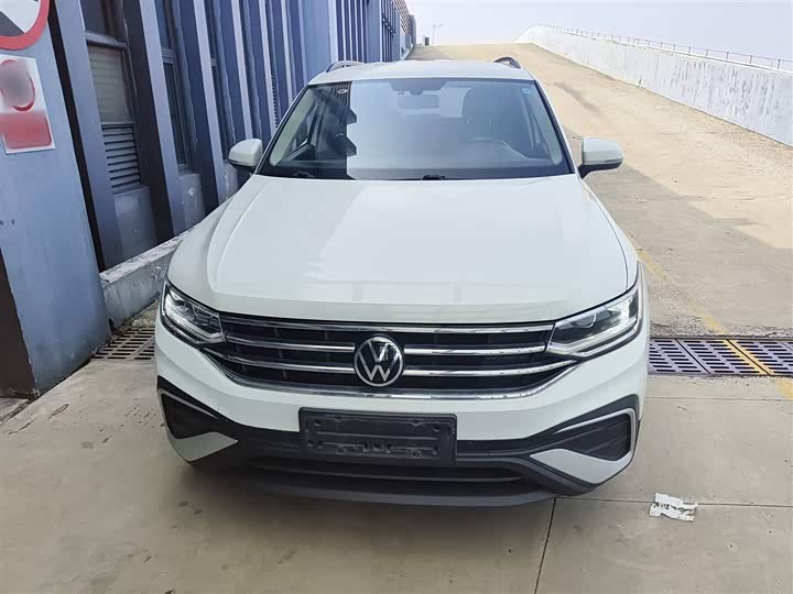 Фото 3 - Volkswagen Tiguan L Pro