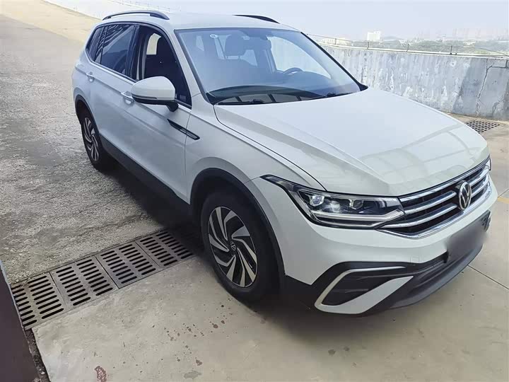 Фото 4 - Volkswagen Tiguan L Pro