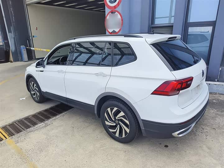 Фото 5 - Volkswagen Tiguan L Pro