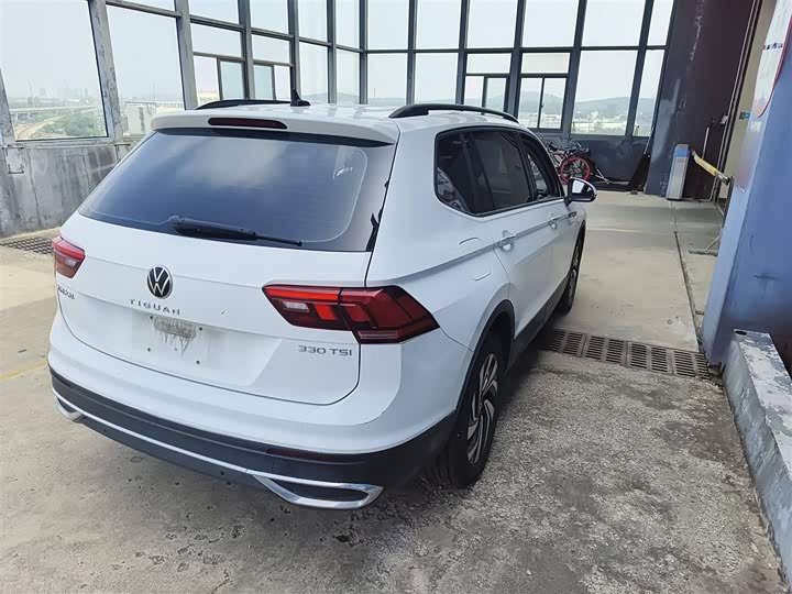 Фото 7 - Volkswagen Tiguan L Pro