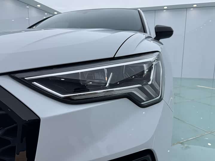 Фото 10 - Audi Q3 Sportback