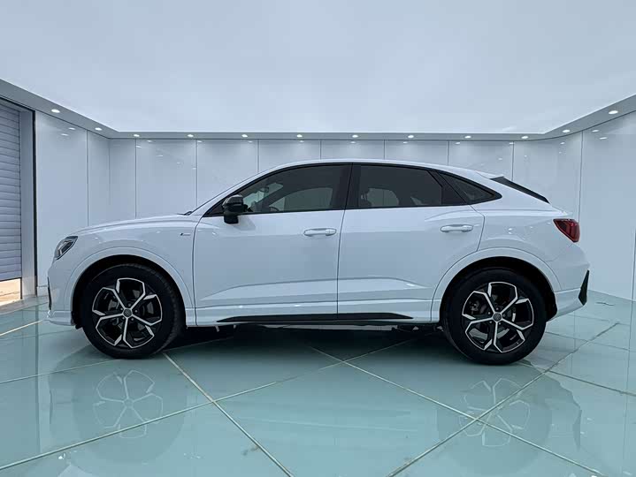 Фото 8 - Audi Q3 Sportback