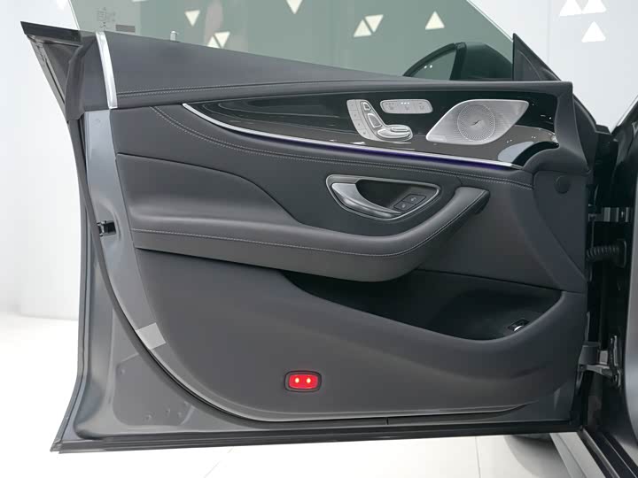 Фото 10 - Mercedes-Benz AMG GT