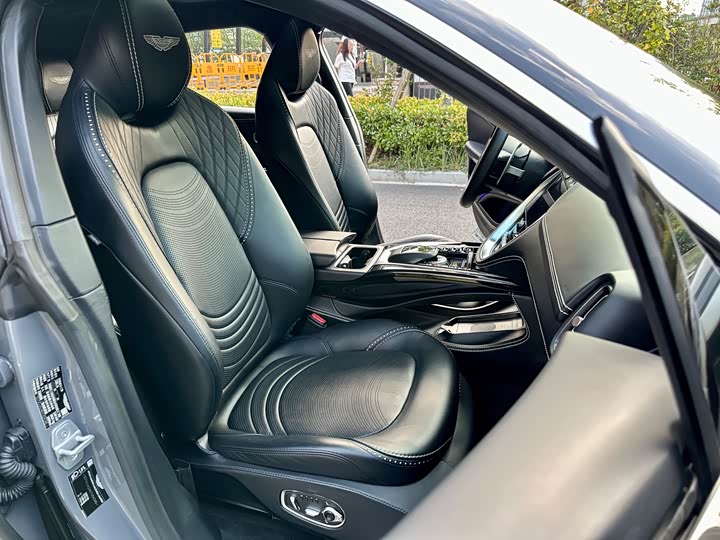 Фото 14 - Aston Martin DBX