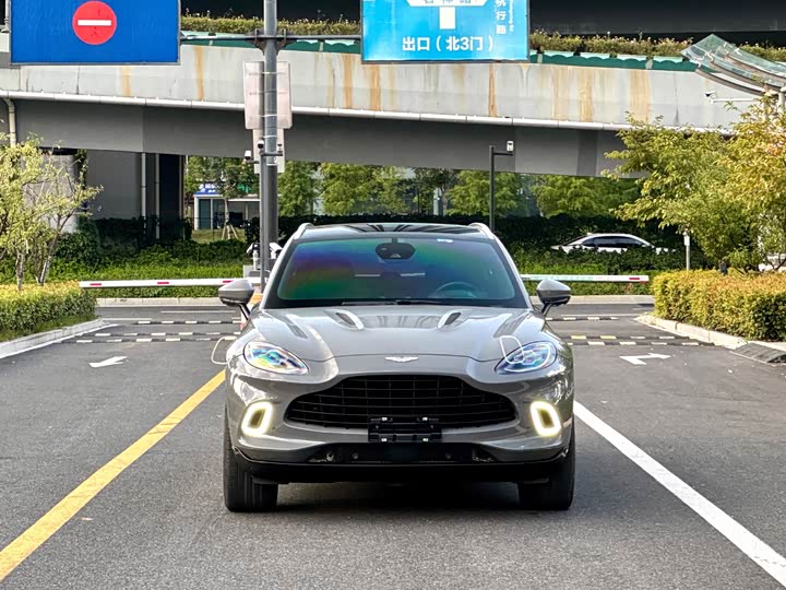 Фото 3 - Aston Martin DBX