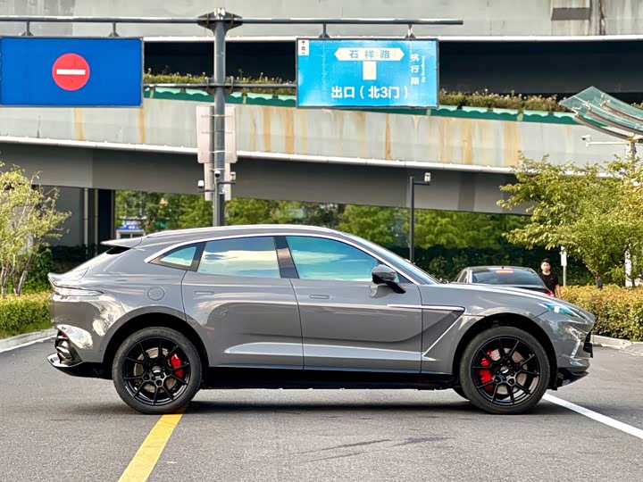 Фото 5 - Aston Martin DBX