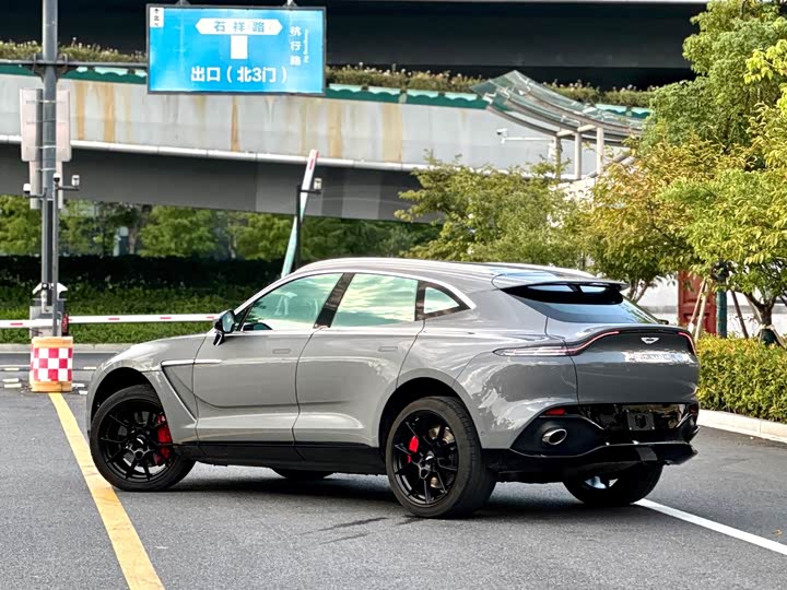 Фото 6 - Aston Martin DBX