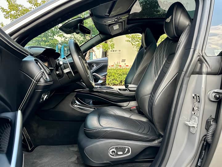 Фото 9 - Aston Martin DBX