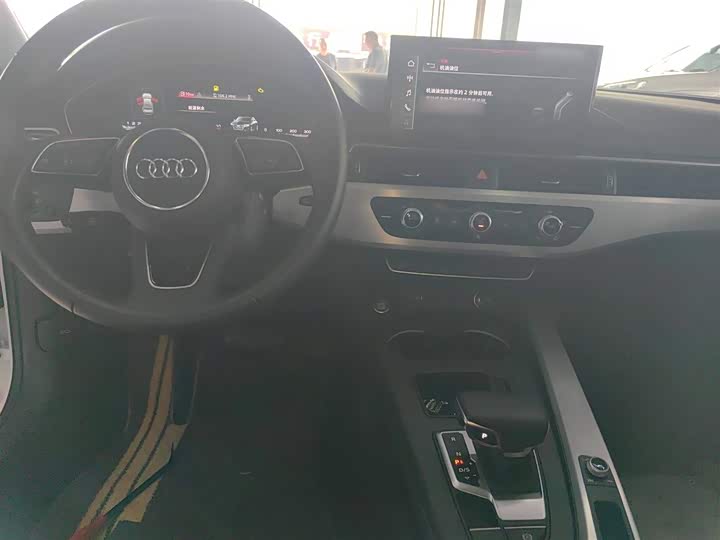 Фото 10 - Audi A4L