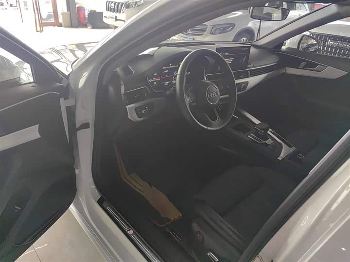 Фото 16 - Audi A4L