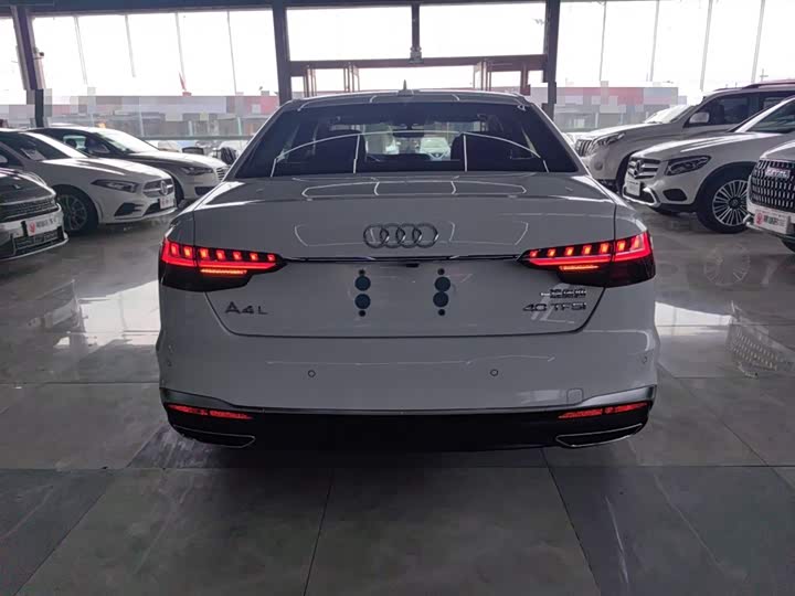 Фото 6 - Audi A4L