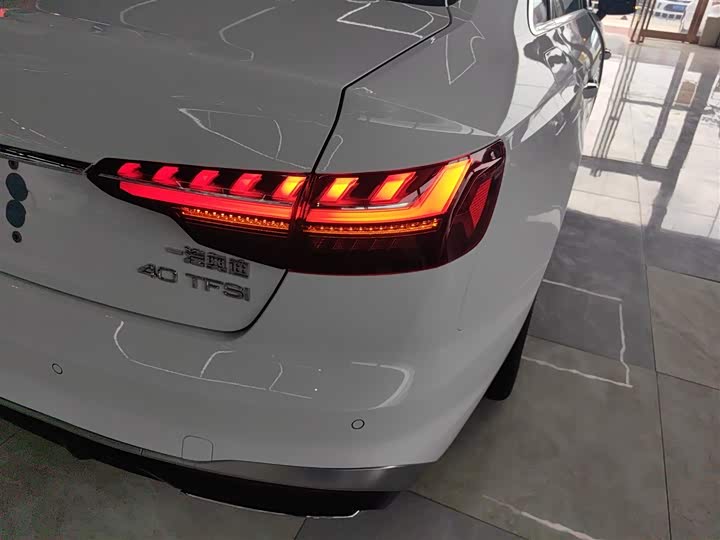 Фото 8 - Audi A4L