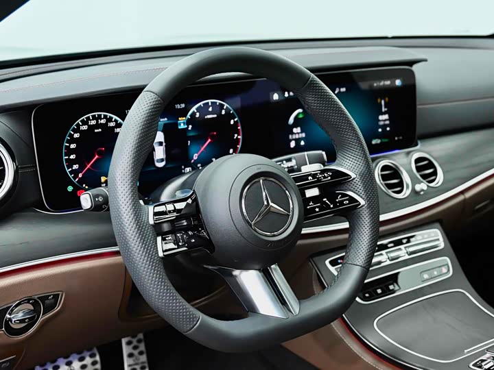 Фото 10 - Mercedes-Benz E-Class