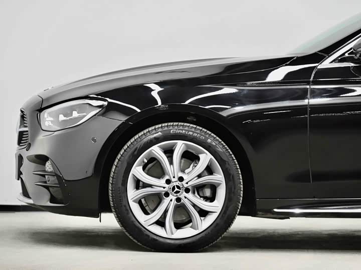 Фото 14 - Mercedes-Benz E-Class