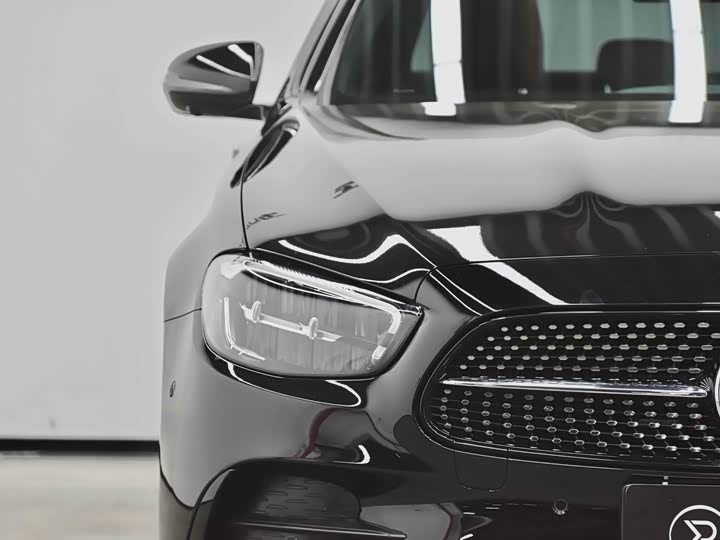 Фото 2 - Mercedes-Benz E-Class