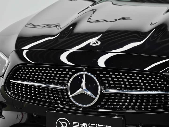 Фото 4 - Mercedes-Benz E-Class