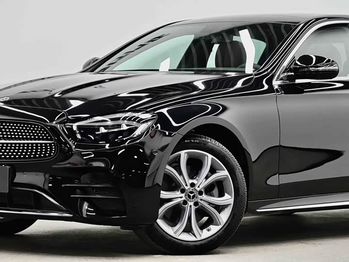 Фото 8 - Mercedes-Benz E-Class