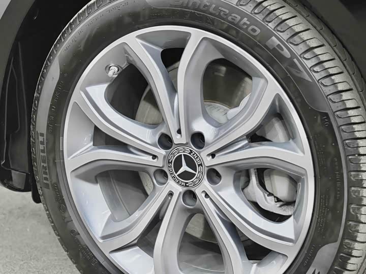 Фото 9 - Mercedes-Benz E-Class