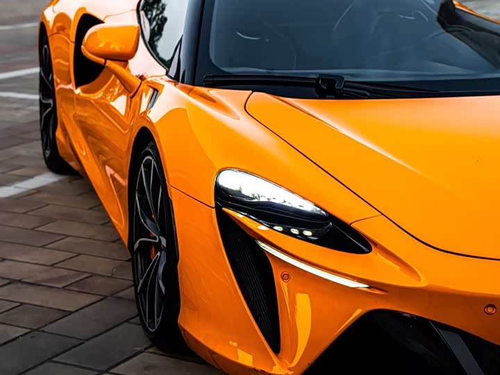 Фото 2 - McLaren Artura