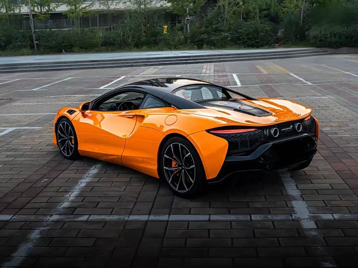 Фото 3 - McLaren Artura