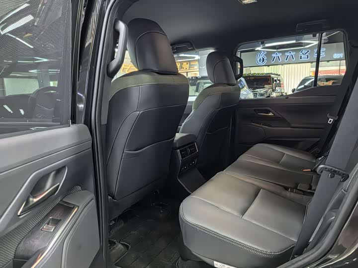 Фото 8 - Lexus GX