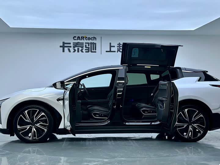 Фото 14 - HiPhi X