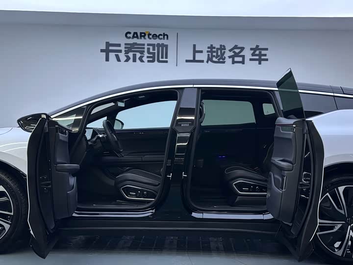 Фото 12 - HiPhi X