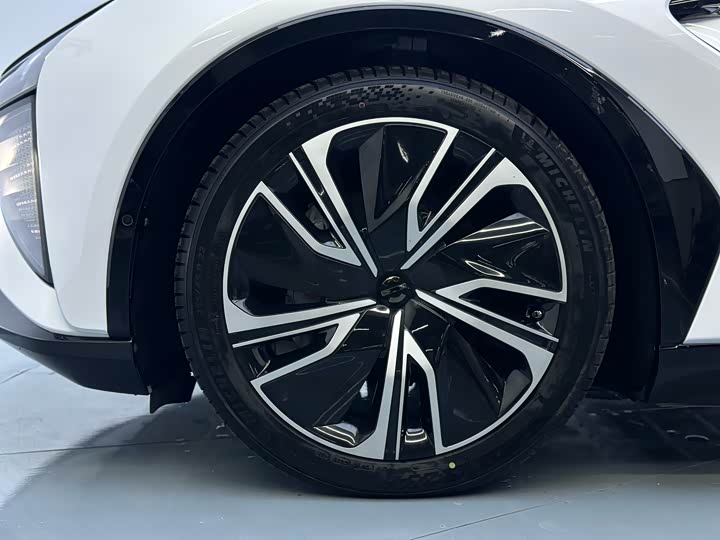 Фото 33 - HiPhi X